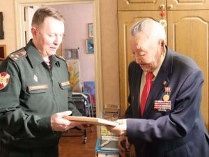 Росгвардейцы поздравили ветеранов Великой Отечественной войны и тыла, которые в послевоенные годы служили во вневедомственной охране