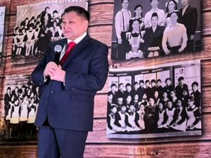 ТЮЗ открыл Год педагога и наставника спектаклем «Дивная пора» («Дьикти саас»), поставленным по школьной программе