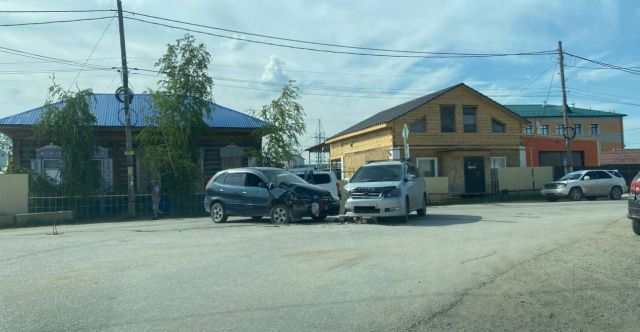 В Якутске при столкновении двух автомобилей пострадал 15-летний подросток