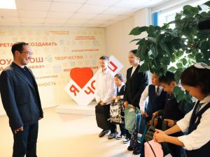 Глава Якутии принял участие в акции «Собери ребенка в школу»