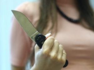 Жительница Якутии ударила ножом родного отца