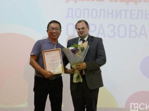 В Якутске вручили государственные награды ко Дню педагога дополнительного образования