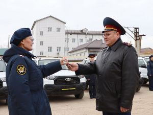 В Якутии сотрудники уголовно-исполнительной инспекции УФСИН получили новые служебные автомобили