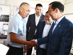 Глава Якутии поддержал предложение открыть в Усть-Алданском районе Якутии цех по производству сельхозтехники