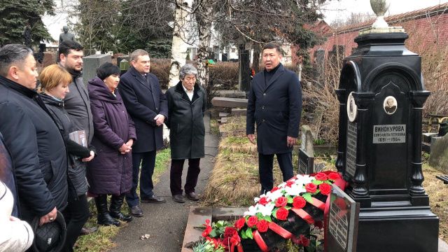 Якутяне почтили память видного государственного деятеля Якутии Ивана Винокурова