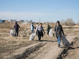 Год добрососедства: жители села Пригородный провели экологическую акцию по очистке Зеленого луга