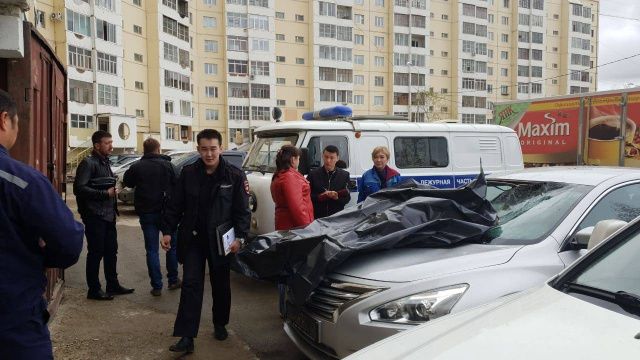 СК: мужчина, упавший на капот автомобиля, состоял на учете в наркодиспансере