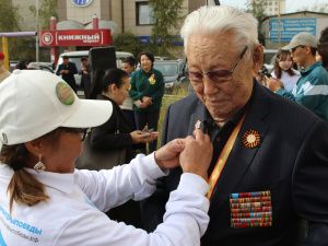 Живая легенда Якутии: 99-летнему ветерану ВОВ Кириллу Павлову устроили праздник во дворе