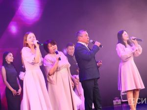 Самым активным семьям Якутии вручили награды на завершающем мероприятии Года семьи