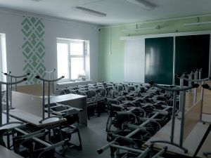 Евгений Григорьев осмотрел Саха-корейскую школу и школу № 16 после капитального ремонта