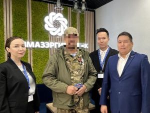 Первую социальную карту для бесплатного проезда участников и ветеранов СВО вручили в Якутске