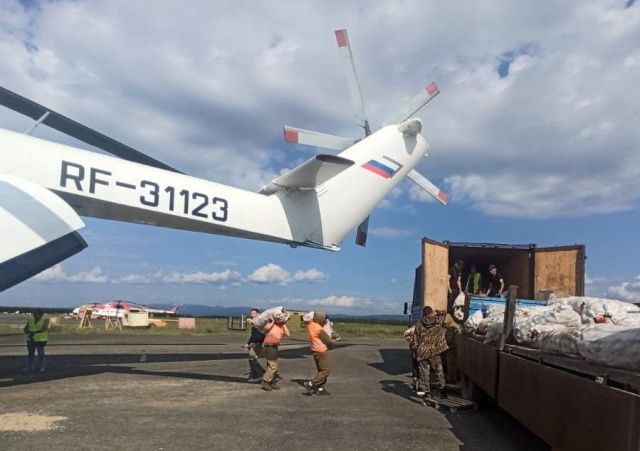 Спасатели Службы спасения РС (Я) оказывают всестороннюю помощь жителям Верхоянского района