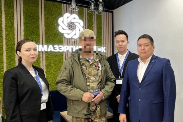 Первую социальную карту для бесплатного проезда участников и ветеранов СВО вручили в Якутске