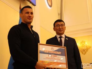 Сардане Трофимовой и Айаалу Лазареву вручили по миллиону рублей за выступление на Азиатских играх