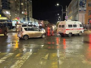 Проехал на красный: пьяный водитель врезался в автомобиль скорой помощи в Якутске