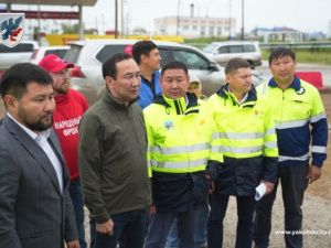 Айсен Николаев проверил ход строительства и благоустройства объектов в Якутске