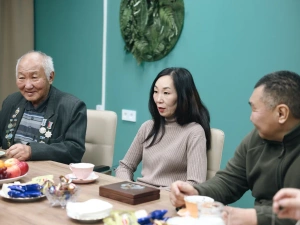 Семье Героя России Дмитрия Егорова вручили золотую звезду Героя ДНР