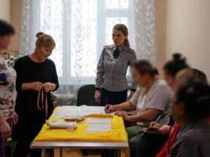 Для осужденных женщин провели мастер-класс по пошиву якутского халадая