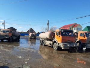 В Якутске в усиленном режиме ведутся работы по отводу и откачке талых вод