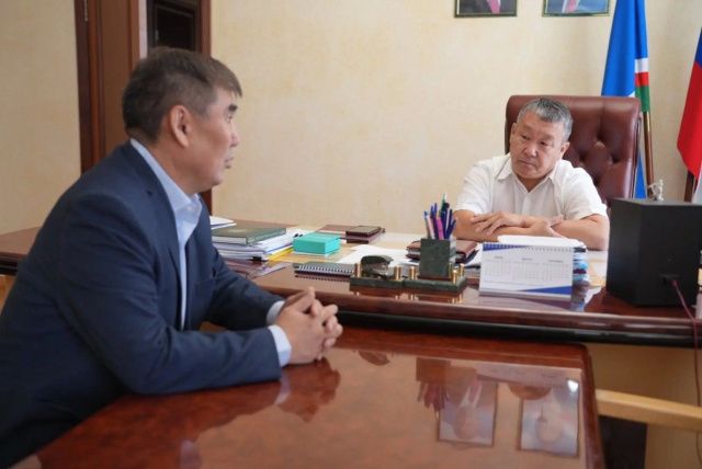 Дмитрий Садовников и Анатолий Николаев обсудили подготовку кадров для Якутска