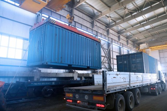 На станцию Нижний Бестях прибыли первые контейнеры из Беларуси