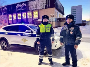 Полицейские Ленска спасли людей во время пожара в ресторане