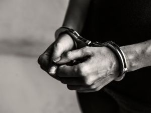 В Якутске мужчина напал на возвращавшуюся со школы девочку