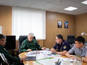 Состоялась рабочая встреча заместителя начальника УФСИН  Станислава Тетерина с руководителем Якутской базы авиационной охраны лесов Владимиром Леоновым