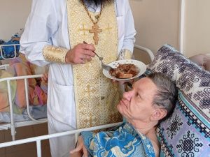 Социальный отдел Якутской епархии продолжает окормлять паллиативное отделение города