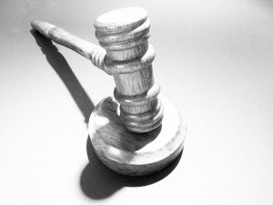 Хранил патроны под кроватью 