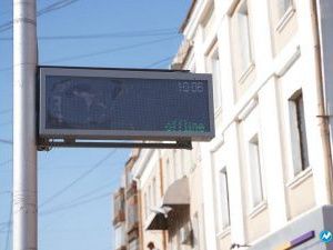 Руководители компаний не могут договориться. В итоге на автобусных остановках не работают табло