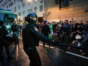 Более 130 человек задержаны на акции против поправок к Конституции в Москве