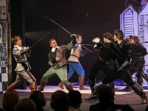 Три аншлага. В Русском театре состоялась премьера спектакля «Три мушкетера»