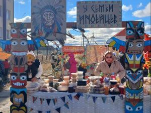 Школьники Усть-Алданского района креативно украсили точки продажи на осенней ярмарке