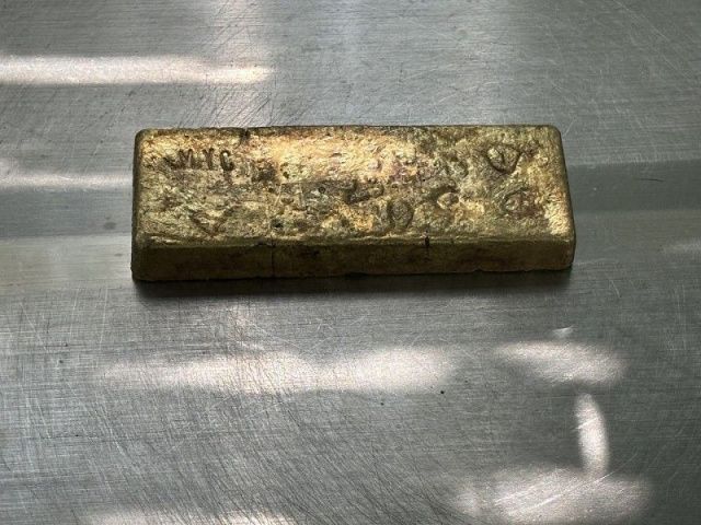 Перед судом предстанет уроженец Ингушетии, попытавшийся перевезти через Якутию 17 слитков золота на 105 млн рублей