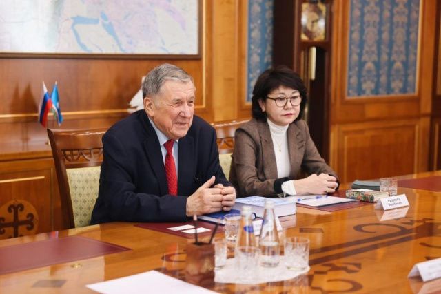 Глава Якутии встретился с чрезвычайным и полномочным послом России Николаем Владимиром