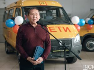 Двадцать новых автобусов передали школам и колледжам в Якутии