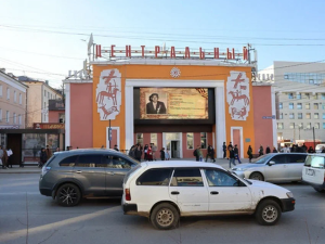 На уличных экранах Якутска началась трансляция историй героев Великой Отечественной войны