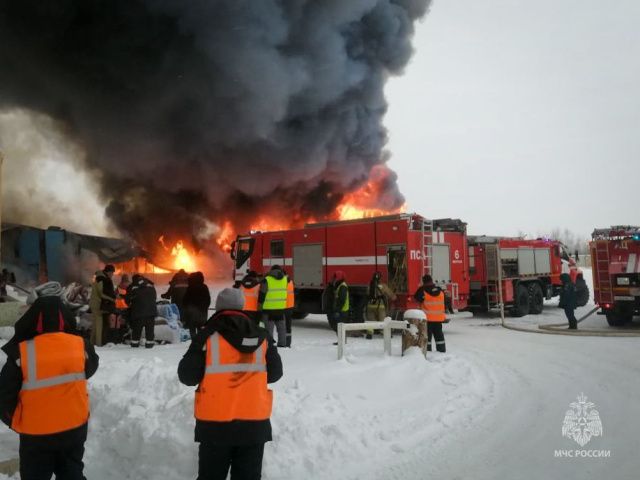 В Якутске ликвидирован пожар в арочном гараже