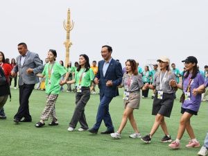 Айсен Николаев поздравил с открытием молодёжного фестиваля «АктивВервил»