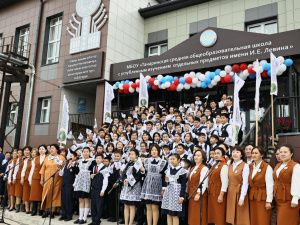 Глава Якутии принял участие в открытии новой школы в Кобяйском районе