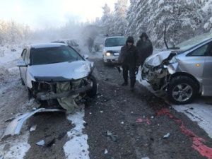 В Усть-Алданском районе произошло лобовое столкновение автомобилей