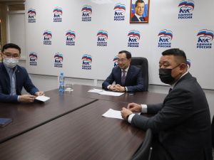 Личный приём жителей провел глава республики Айсен Николаев