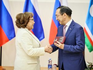 В День учителя Глава Якутии наградил выдающихся педагогов и наставников республики