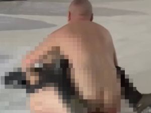 В Якутске поймали голого мужика и привлекли