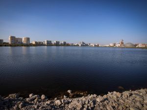 Айсен Николаев проверил ход работ по благоустройству набережной озера Сайсары 