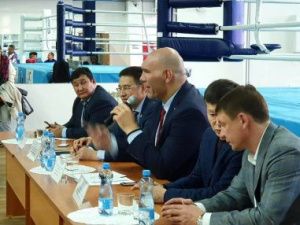 Николай Валуев встретился с юными спортсменами