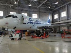 Инженеры авиакомпании «Якутия» продолжают базовое техническое обслуживание самолёта Sukhoi Superjet 100