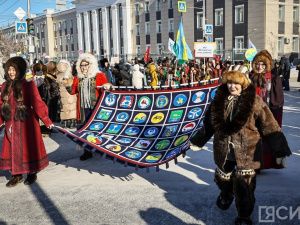 1700 человек прошлись в национальных костюмах по центру Якутска