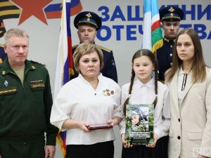 Семьям погибших участников СВО из Якутии вручили ордена Мужества
